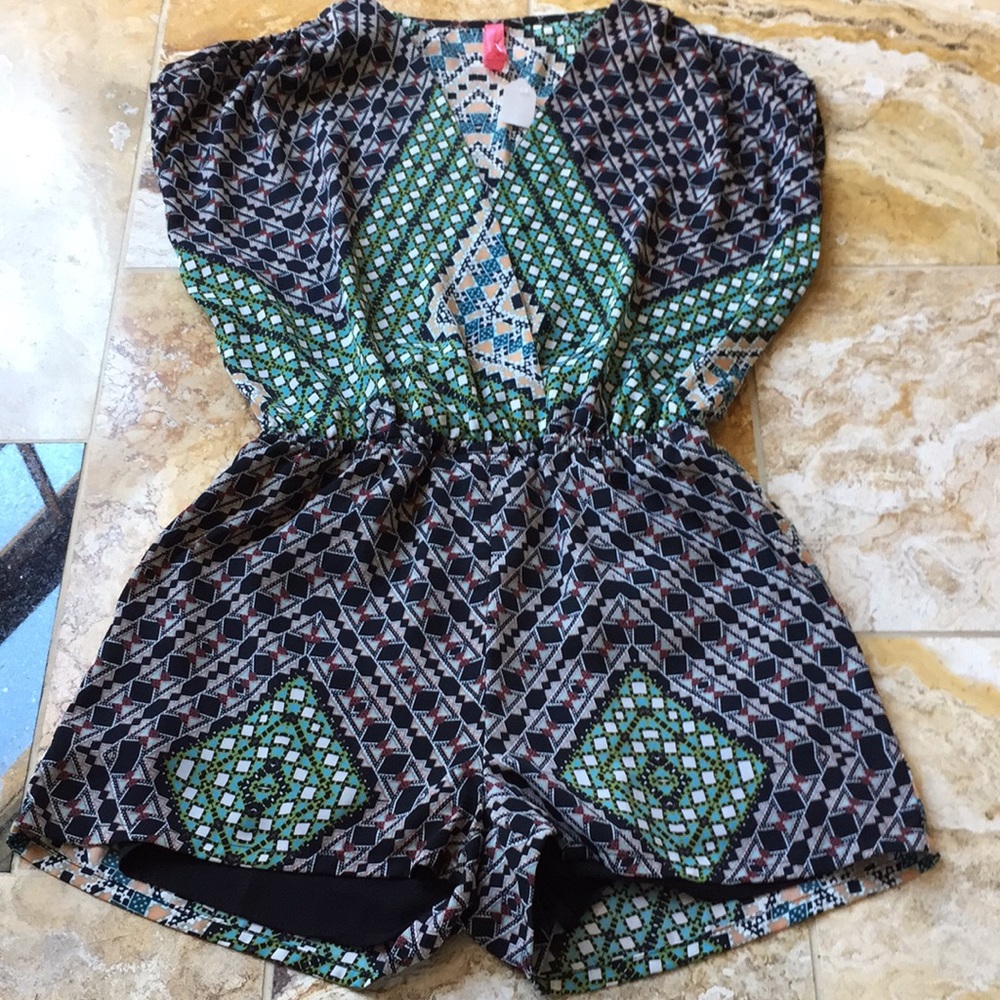 Eight sixty elastic waist geometric/lined shorts